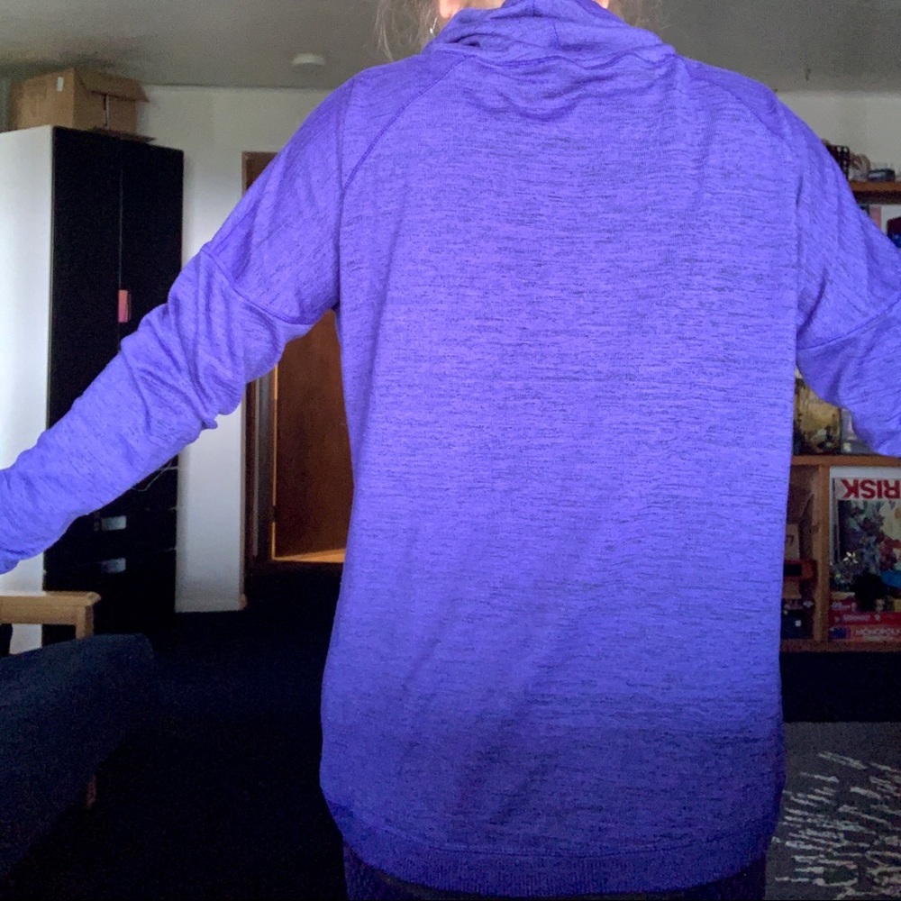 Sweatshirt - Picture 7 of 8